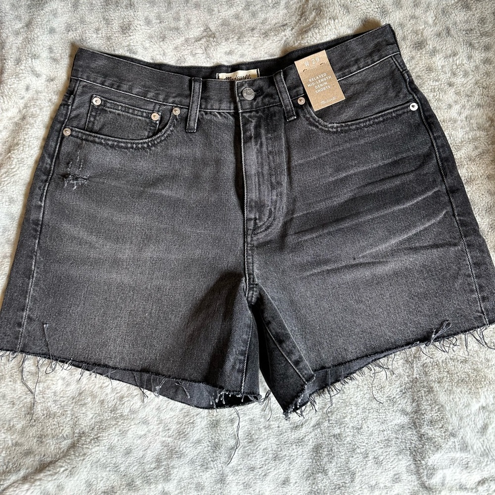 Madewell Jean Shorts - Relaxed mid length denim shorts in Bradbrook Wash